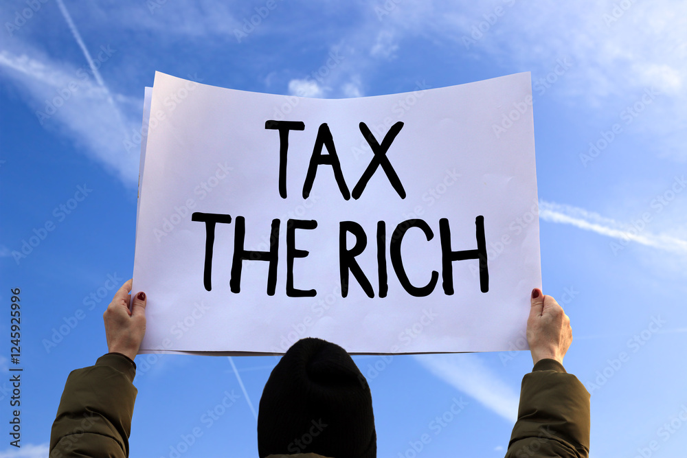 protest schild mit der aufschrift: tax the rich