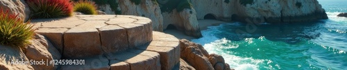 Base de piedra con escalar que mira hacia el este con reflejo, este, movimiento