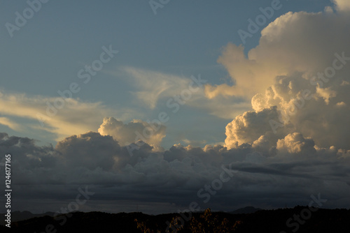 夕日に照らされた南の積乱雲 photo