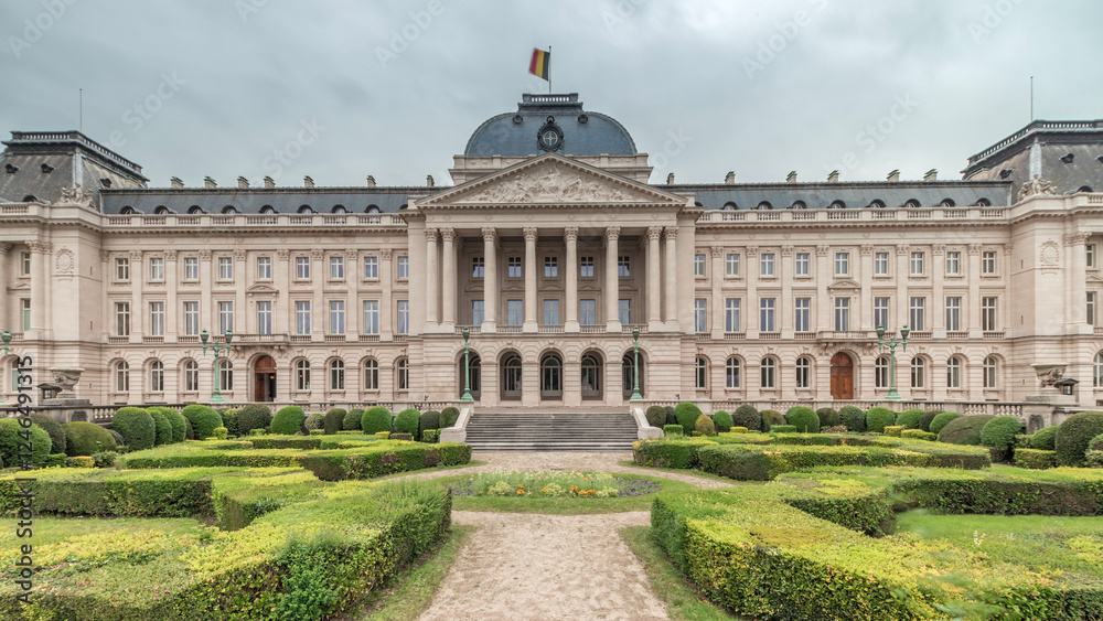 Obraz premium Timelapse of Royal Palace of Brussels, the King and Queen's official residence