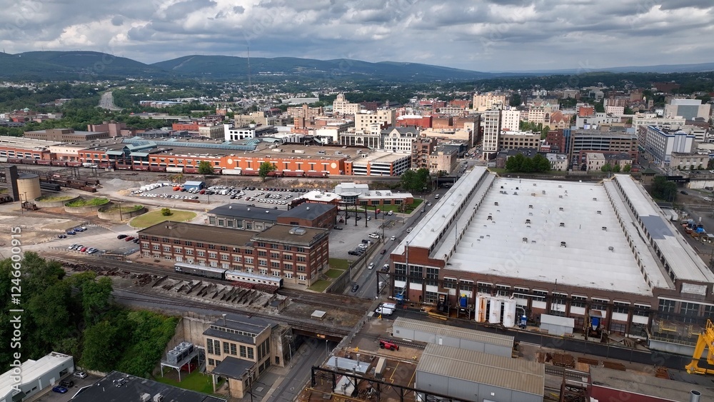 Obraz premium Downtown Scranton, Pennsylvania city skyline with office buildings and city streets where residents live and work known for Steamtown National Historic Site