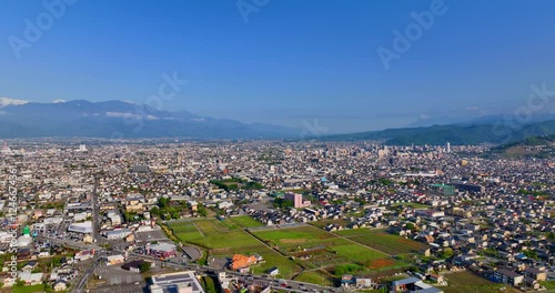 空撮 - 山梨県甲府市 市街地 日本の都市風景 観光 ビジネス ドリーアウト