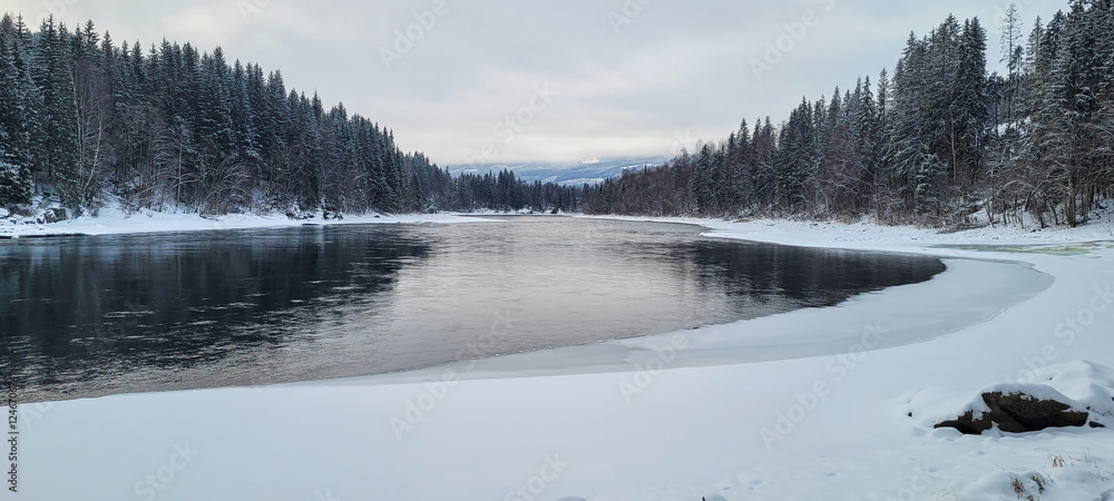 Obraz premium Peaceful Winter Landscape by a River in Norway