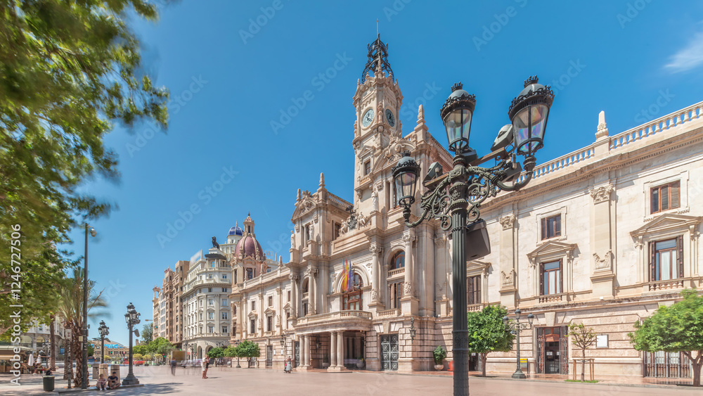 Obraz premium Valencia City Hall or Ajuntament de Valencia timelapse hyperlapse in Plaza de Ayuntamiento. Spain