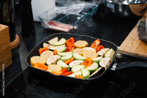 Obraz na płótnie vegetables zucchini, tomatoes, eggplants are cooked in a grill pan w salonie