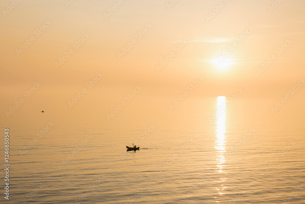 Obraz premium Silhouette of kayaks during sunset