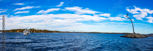 Blick von Nacka Strand Hafen auf Stockolm City
