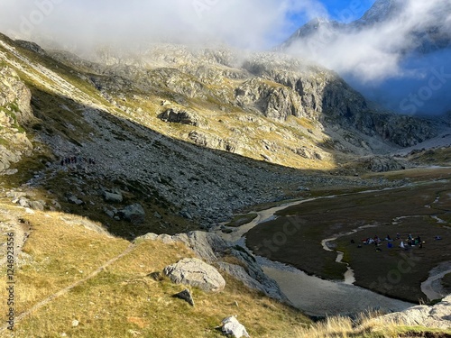  Dando un paseo por el Vignemale, pirineo francés. Caballos y paisajes de alta montaña,Lago e ibón photo