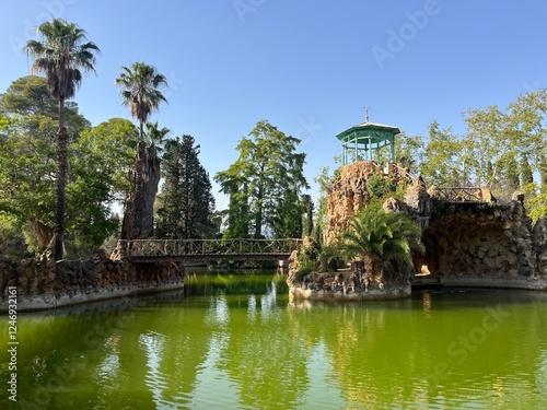 Jardin botánico, lago verde. Parc Sama