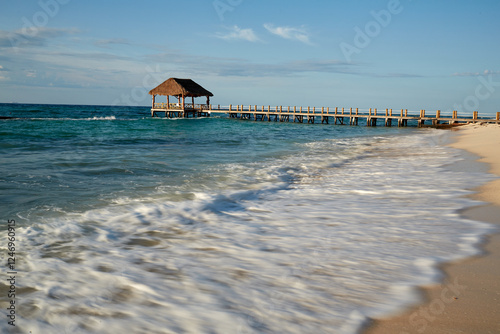Fototapeta Naklejka Na Ścianę i Meble -  Pier extending into ocean