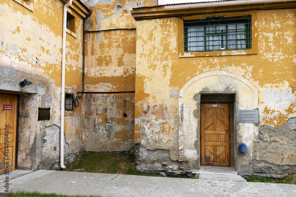 The image shows the external wall of the Prison Museum in Ushuaia which shows deterioration in some parts. The image shows the external wall of the Prison Museum in Ushuaia which shows deterioration in some parts.