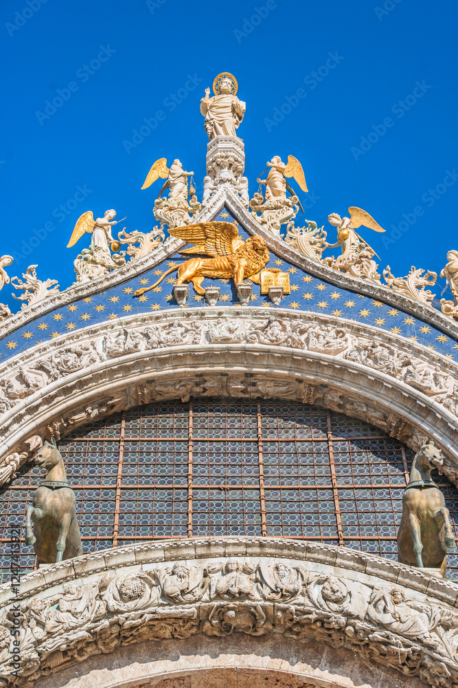 Obraz premium Facade of the Saint Mark's Basilica is the cathedral of Venice, in Italo-Byzantine architecture. It is symbol of Venetian wealth and power, since 11th century it known as Church of Gold. Italy, 2019