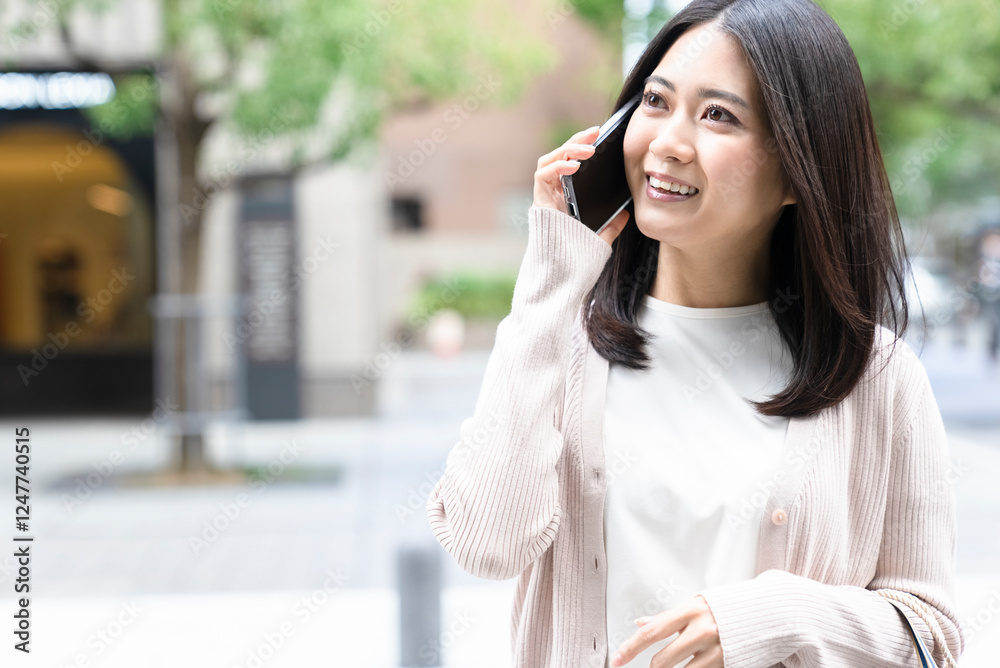 買い物をする女性 買い物をする女性