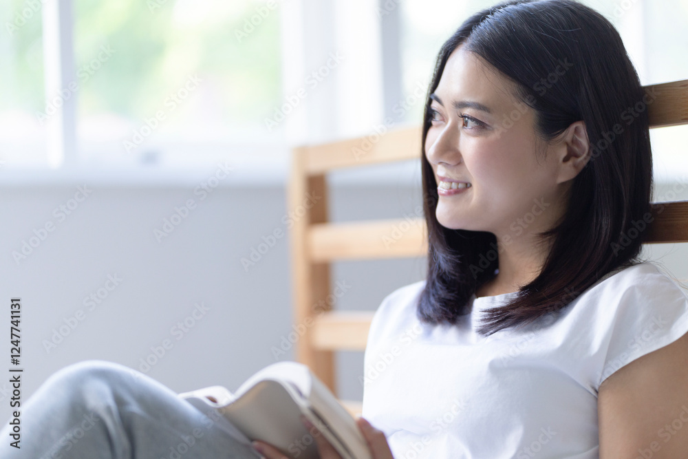 読書をする女性 読書をする女性