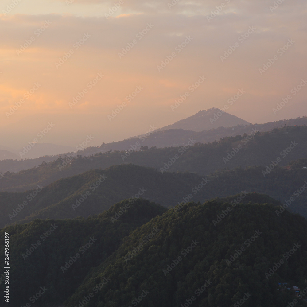 Obraz premium Colorful evening sky over hills near Pokhara, Nepal.
