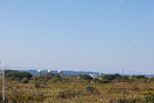 広大なヨシ原にある巨大な玉作水門
埼玉県鴻巣市市荒川河川敷-2024
 photo