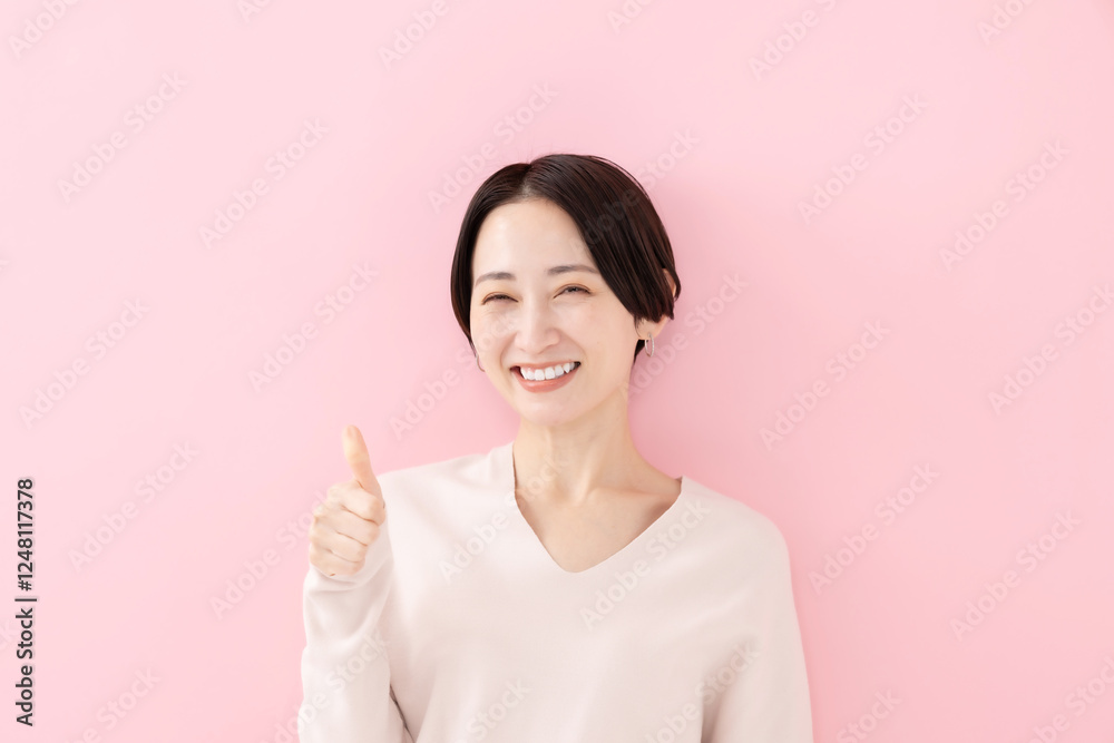 女性・サムズアップ 女性・サムズアップ
