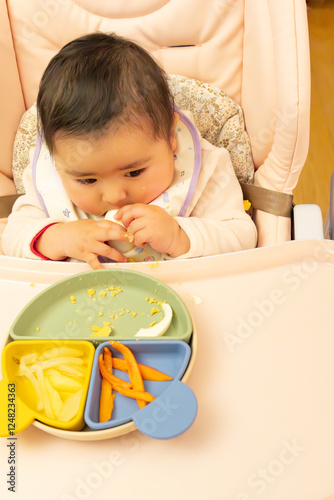 Foto new method of infant feeding