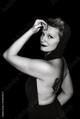 Obraz na płótnie A beautiful woman with short blonde hair and a mask over her eyes. w salonie