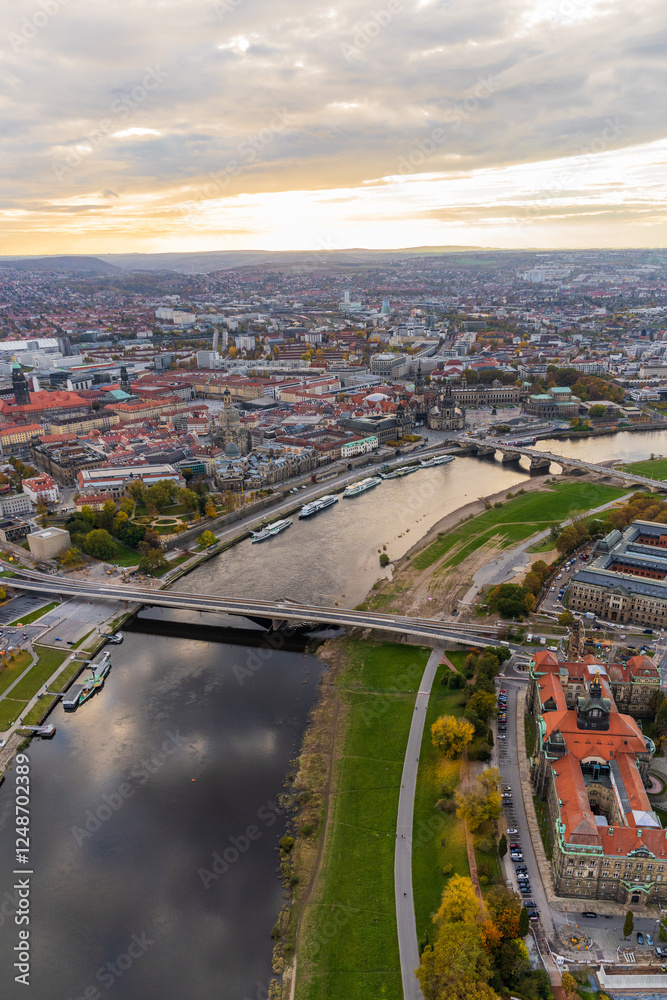 Obraz premium Stunning view of Dresden at sunset from hot air balloon. Charming cityscape with historic houses and winding Elbe River