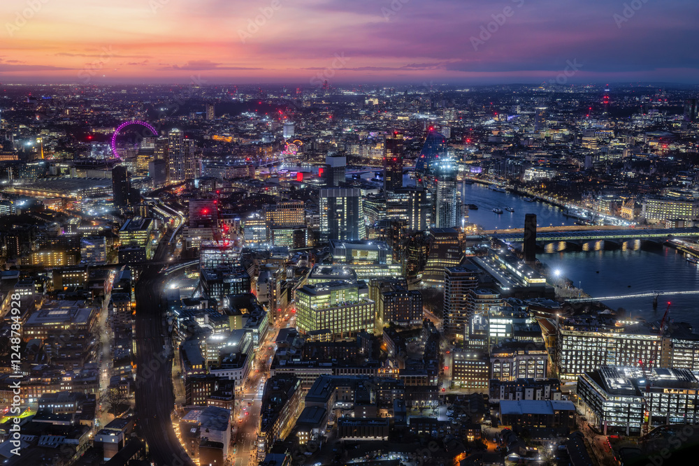 Fototapeta premium Panoramic view of the illuminated skyline of London, England, with Blackfriars, Southbank back to Westminster and Waterloo