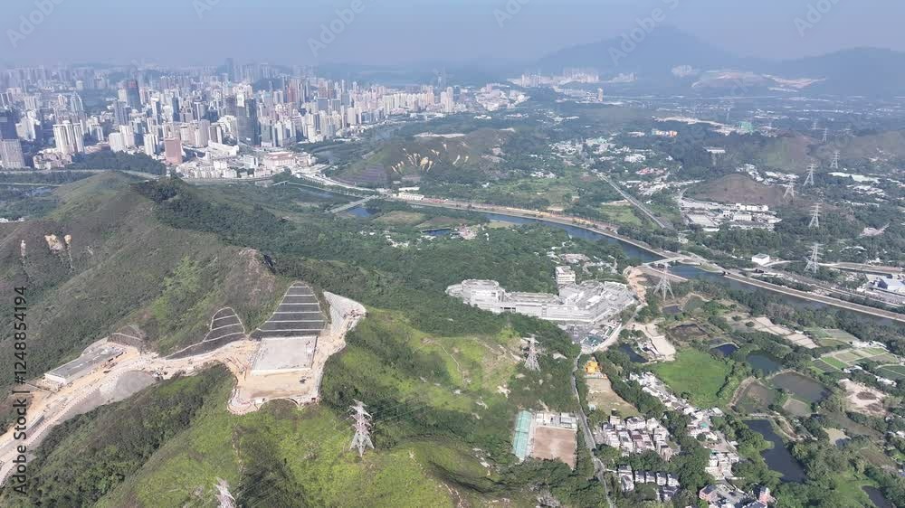 Discover Lo Wu near Sheung Shui Fanling Kwu Tong , the northernmost MTR transit railway station in Hong Kong, offering urban development and the Shenzhen River to Luohu Port in the Greater Bay Area Discover Lo Wu near Sheung Shui Fanling Kwu Tong , the northernmost MTR transit railway station in Hong Kong, offering urban development and the Shenzhen River to Luohu Port in the Greater Bay Area