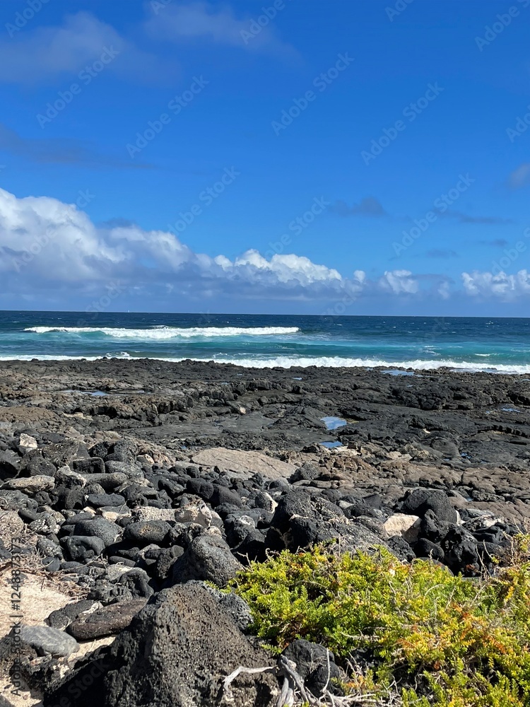 Atlantik auf Lanzarote, Lavagestein und Meer Atlantik auf Lanzarote, Lavagestein und Meer