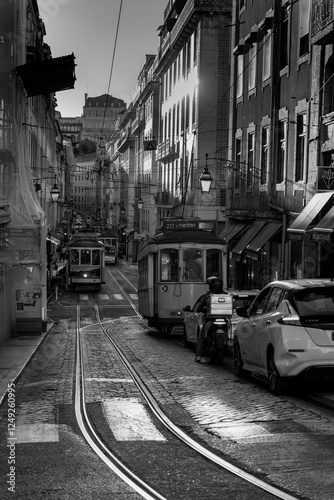 Obraz na płótnie Die schöne Alte Tram in Lissabon Portugal w salonie