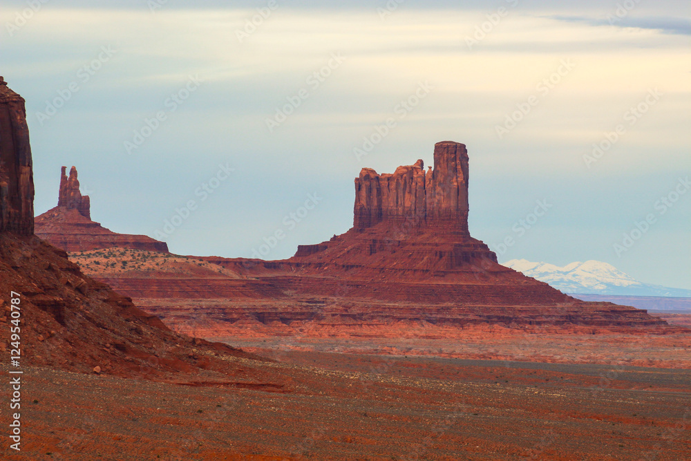 Fototapeta premium Scenic View of Monument Valley's Unique Desert Landscape