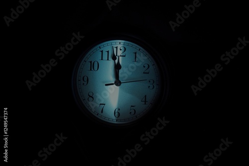 Foto The Doomsday Clock shows two minutes to twelve