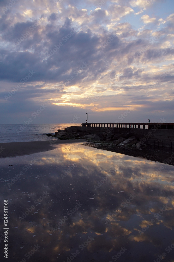 Fototapeta premium sunset over the pier in tuscany