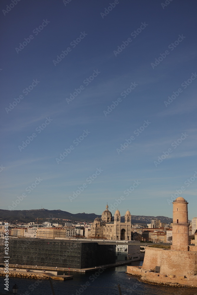 Obraz premium view of the old city of marseille