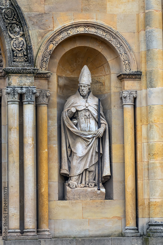 Basilica of Saint Severinus (Basilique Saint-Seurin de Bordeaux) is a church built dawn of XI century. Basilica has the shape of a robust Romanesque church in the basilical form. Bordeaux, France.