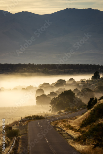 Obraz na płótnie Sunrise and Morning Mist in Esquel Argentina w salonie