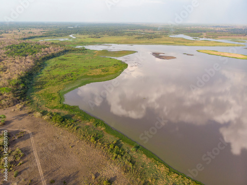 Luftaufnahme des Piuvalsees im Naturschutzgebiet und Welterbe im brasilianischen Pantanal photo