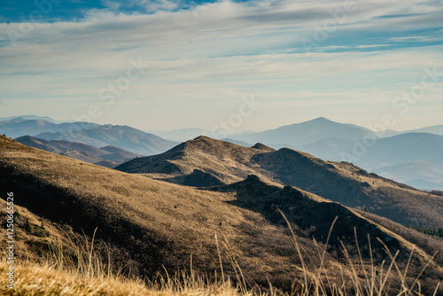 Fototapeta Naklejka Na Ścianę i Meble -  Scenic autumn landscapes from a trekking loop in Bieszczady, featuring views from Tarnica, Halicz, Rozsypaniec, Bukowe Berdo, Połonina Wetlińska, and the Ukrainian Bieszczady under a clear blue sky