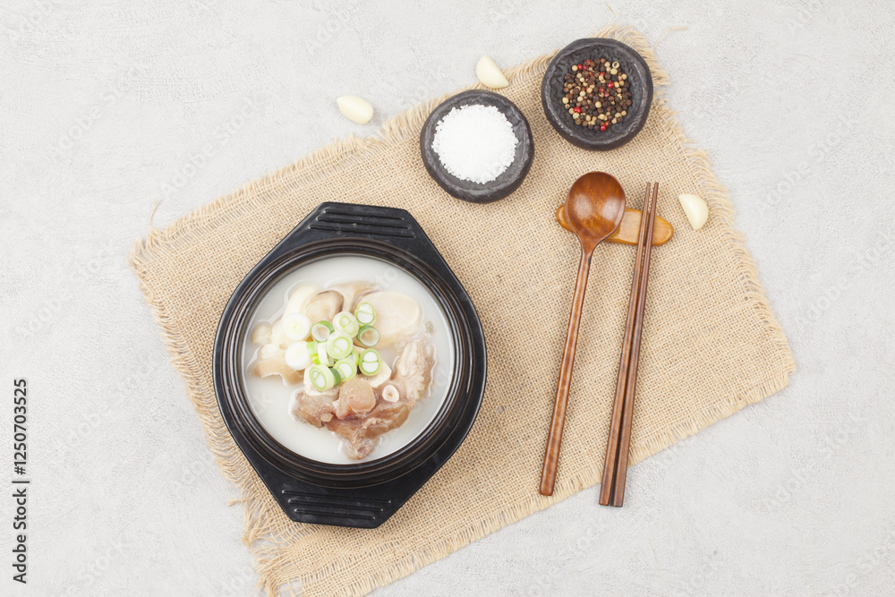 A thick, boiled soup with beef feet. You can also make the seasoning separately and add it according to your taste. A thick, boiled soup with beef feet. You can also make the seasoning separately and add it according to your taste.