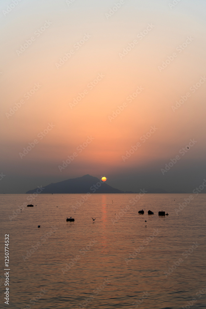 Fototapeta premium tranquil seascape during sunrise