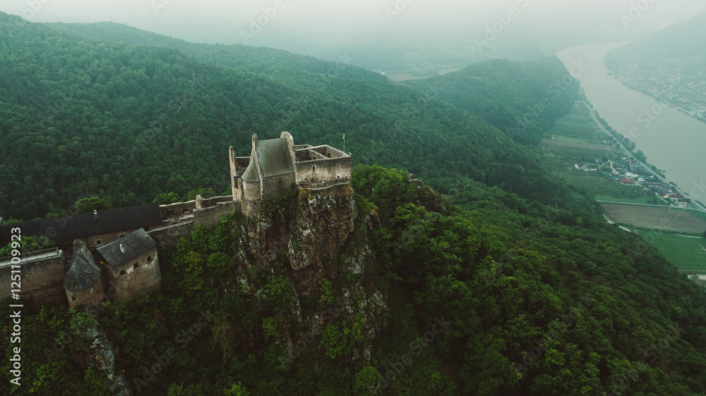 Obraz premium Aerial view of Aggstein Castle - Austria Aggstein sits high above the Danube, with a fantastic view of the World Cultural Heritage site of Wachau