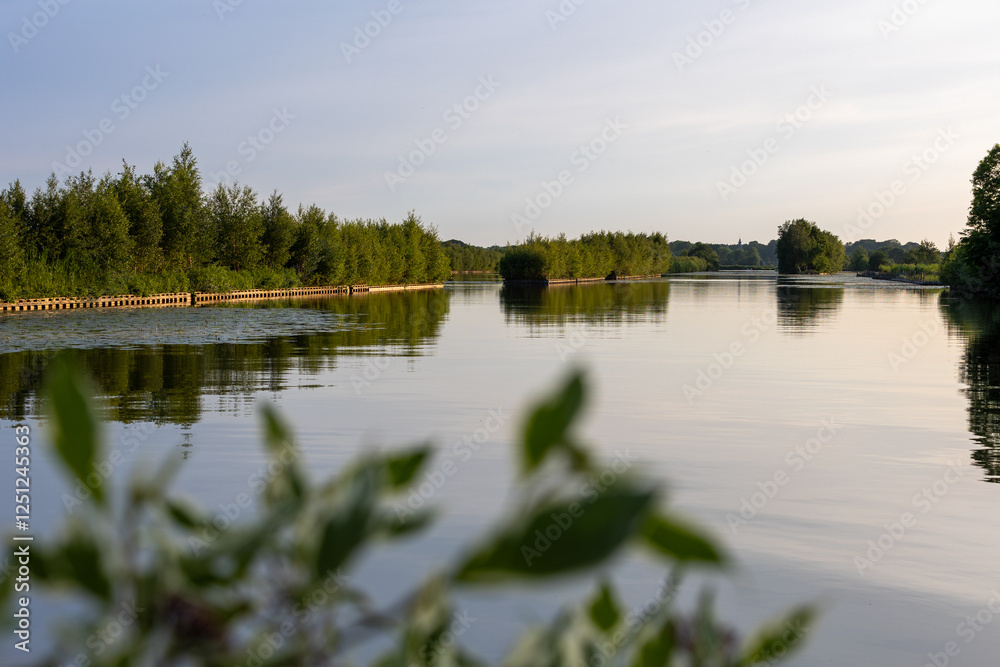 Obraz premium Loosdrechtse plassen in sunset colors in summer
