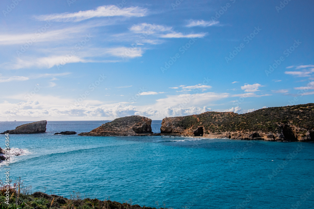 Isola Comino bellissima ,costa azzura mare rocce natura Isola Comino bellissima ,costa azzura mare rocce natura