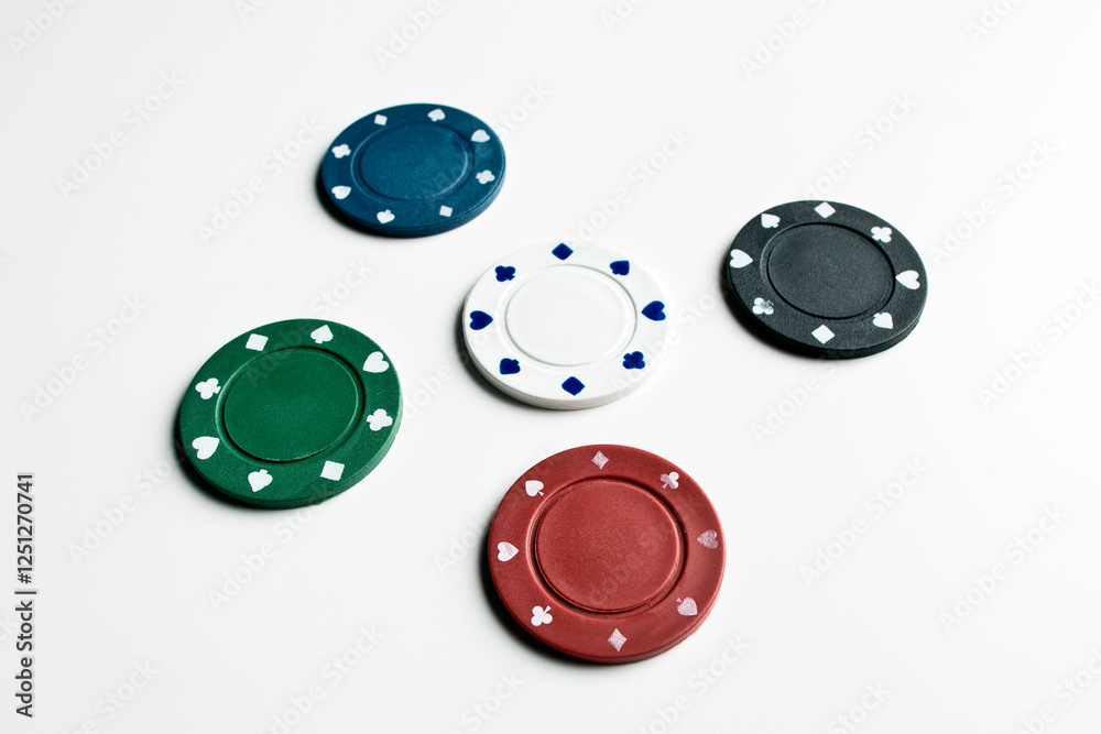 Pokerchips zijn fiches die staan voor geld en worden 'gekocht' door de spelers en tijdens het spel ingelegd. Pokerchips zijn fiches die staan voor geld en worden 'gekocht' door de spelers en tijdens het spel ingelegd.