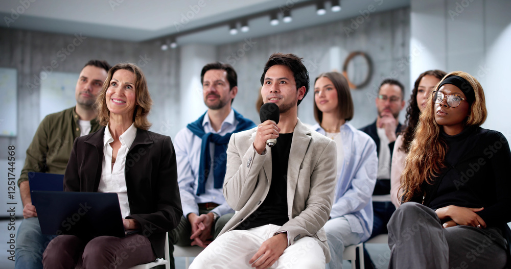 Obraz premium Focused Businessman Engaged in Learning