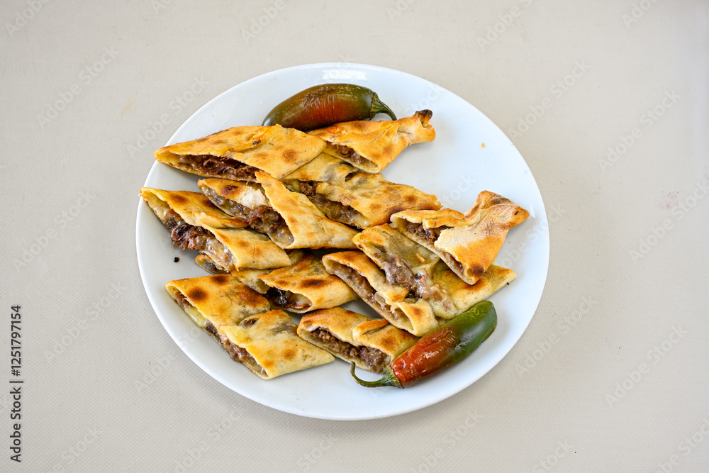 Kiymali pide.Turkish pide with minced meat. Turkish pizza mince pita Pide on white . Etli ekmek.Kusbasi kasarli, kiymali kasarli, kiymali yumurtali, Bafra, Trabzon, Kusbasili pide. Urfa acili lahmacun Kiymali pide.Turkish pide with minced meat. Turkish pizza mince pita Pide on white . Etli ekmek.Kusbasi kasarli, kiymali kasarli, kiymali yumurtali, Bafra, Trabzon, Kusbasili pide. Urfa acili lahmacun