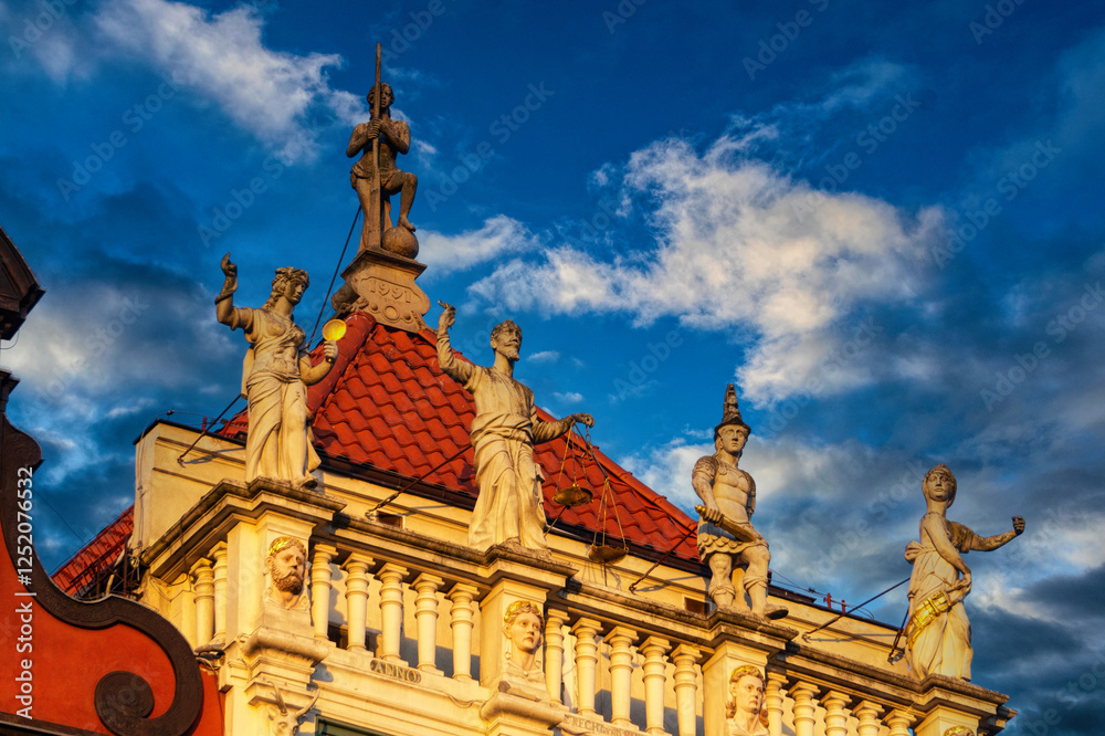 Naklejka premium Beautiful ancient house in Gdansk. Medieval statues of antique gods on the roof 