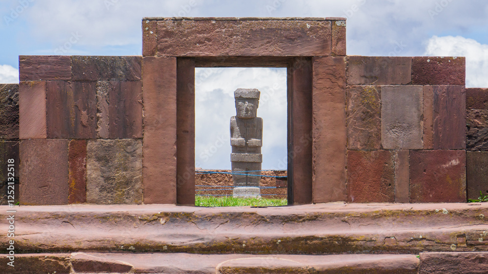 Fototapeta premium Tiwanaku archaeological site. Bolivia. Tiwanaku (or Tiahuanaco) is a pre-Columbian archaeological complex. Ruins, decorated ceramics, monumental structures and megalithic blocks. Kalasasaya.