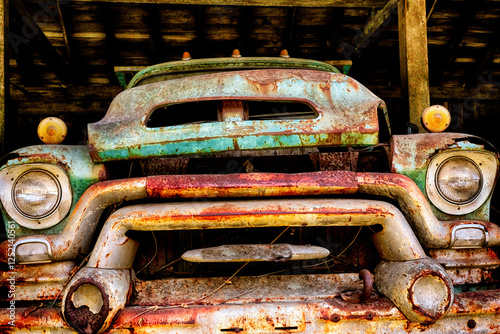 Barn find vintage truck needing restoration. 