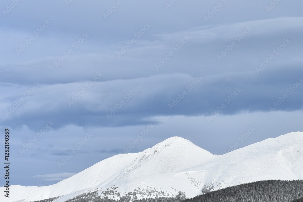 Fototapeta premium snowcapped Colorado mountains