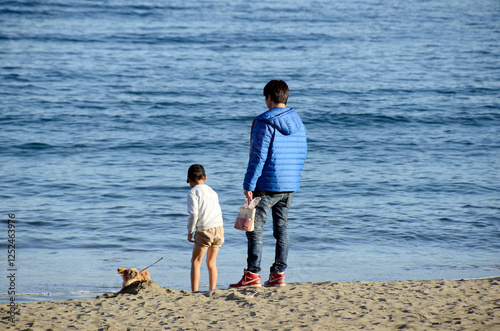 海岸の親子 photo