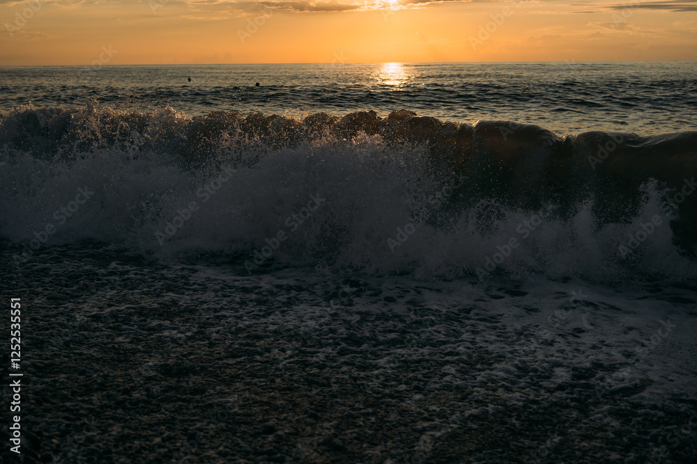 Fototapeta premium Powerful ocean waves crashing on the shore at sunset